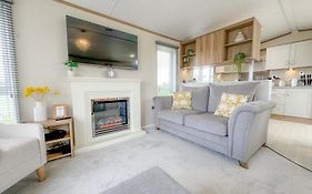 Serena Holiday Caravan